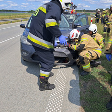 Dwie osobówki zderzyły się na S5. Jedna osoba wymagała pomocy