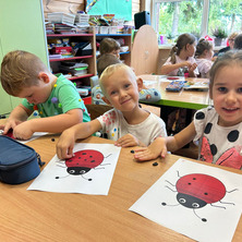 Kolorowy świat kropek w zerówce. Pszczółki poznały historię Vashti