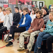 Upamiętnienie i nauka. Wykład Mirosława Sprengera dla uczniów i gości