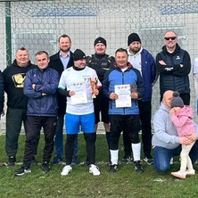 Pamięć, piłka i piękna pogoda. Sportowy hołd dla lokalnych działaczy w Dobrczu