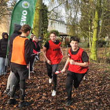 Sport i patriotyzm w jednym. Sztafetowy Bieg Niepodległości w Karolewie