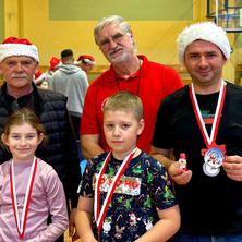 Radość i sportowa zabawa. Mikołajkowy Turniej w ULKS ZRYW Dobrcz