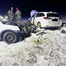 Zderzenie trzech pojazdów. 23-latka i 7-letnie dziecko trafili do szpitala