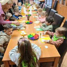 Warsztaty z okazji Dnia Babci i Dziadka. Przedszkolaki tworzyły laurki