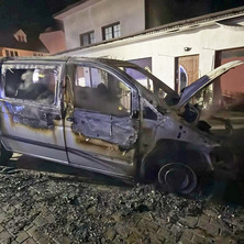 Pożar samochodu dostawczego. Ogień obejmował cały pojazd